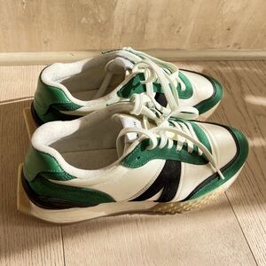 The Delux L-Spin stylish Lacoste sneaker. Size 10.5 ( 44)